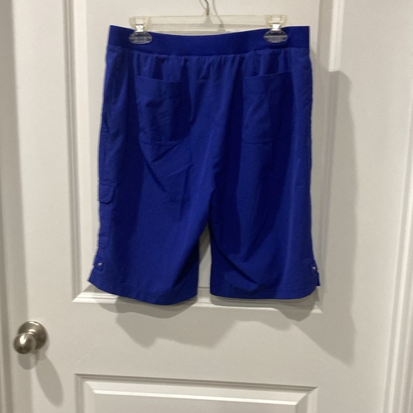 Chico’s Zenergy Neema Cargo Shorts Size 1 - Picture 5 of 9